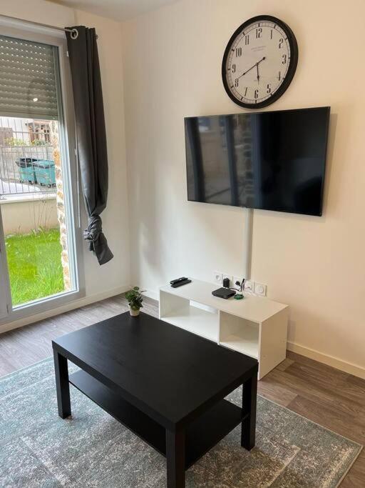Appartement F2 De Haut Standing En Hypercentre Avec Jardin Prive A 270 M De La Gare De Mantes ! Eksteriør bilde