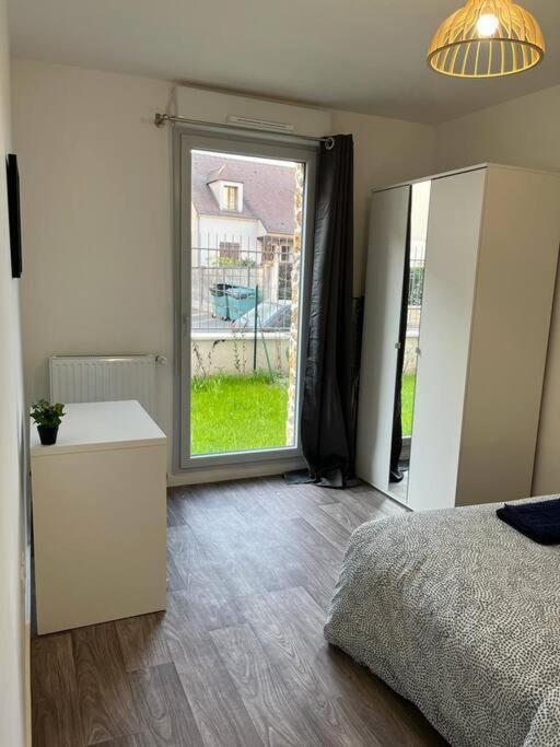 Appartement F2 De Haut Standing En Hypercentre Avec Jardin Prive A 270 M De La Gare De Mantes ! Eksteriør bilde