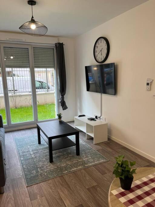 Appartement F2 De Haut Standing En Hypercentre Avec Jardin Prive A 270 M De La Gare De Mantes ! Eksteriør bilde
